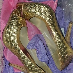 SHOEDAZle gold heels